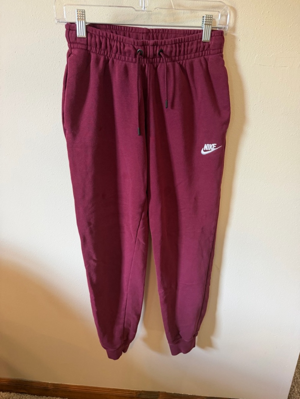 ✨ Nike Burgundy Joggers – Women’s XS